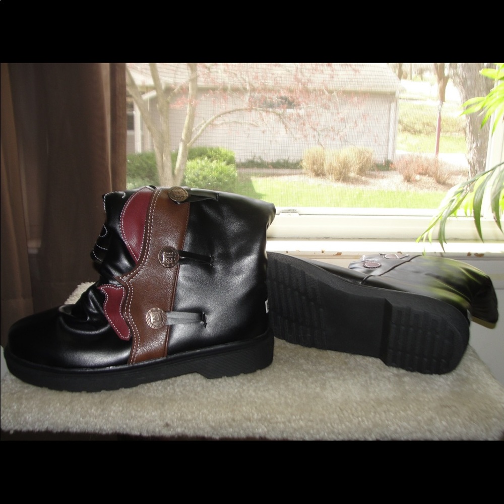 Women’s Boots Sz 8